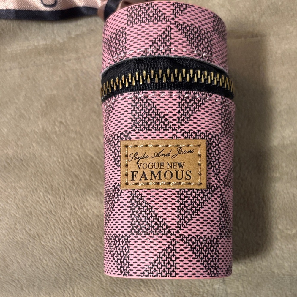 Pink Patterned Keychain Holder - Picture 3 of 8